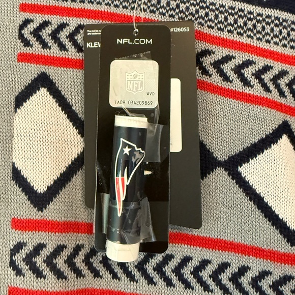 New England Patriots Ugly Christmas Crewneck Sweater with Chapstick Size Large - Picture 4 of 6